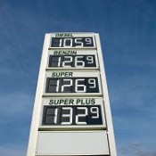 Spritpreise: Mineralölkonzerne bedienen sich bei den Autofahrern