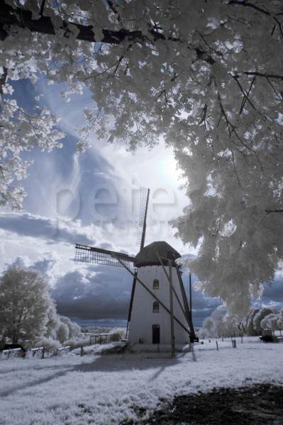 Foto Mühle bei Gewitterstimmung und Sonne