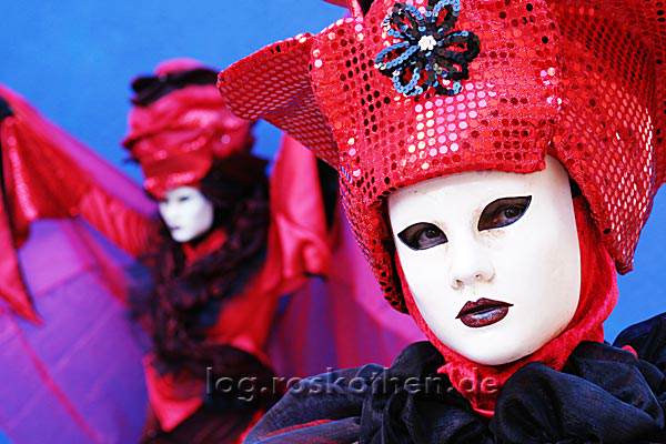 Zwei verwandte Masken